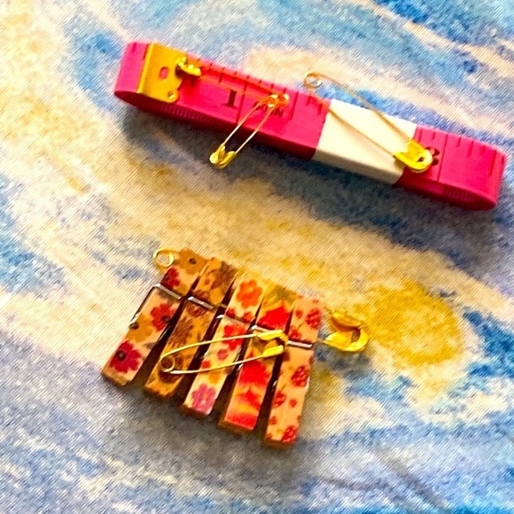 🙀Clothing Photos Kit~5 Safety & 5 Cloths Pins, 1 Tape Measure (Want 1 Just Ask) - Picture 13 of 16